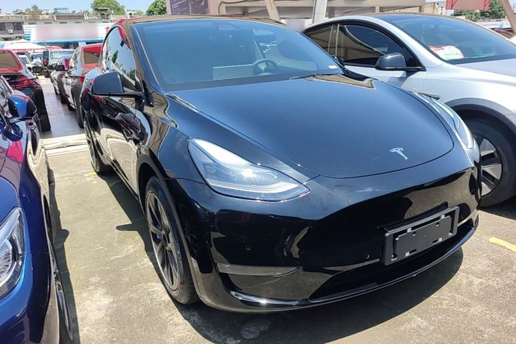 Used Tesla Model Y 2021 Long-Range All-Wheel-Drive Version 3D7 Front Right 45 Deg