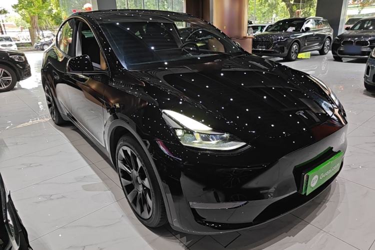 Used Tesla Model Y 2021 Standard Range Rear-Wheel Drive Version Front Right 45 Deg