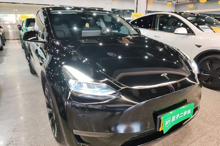 Used Tesla Model Y 2021 Long-Range All-Wheel-Drive Version Front Right 45 Deg
