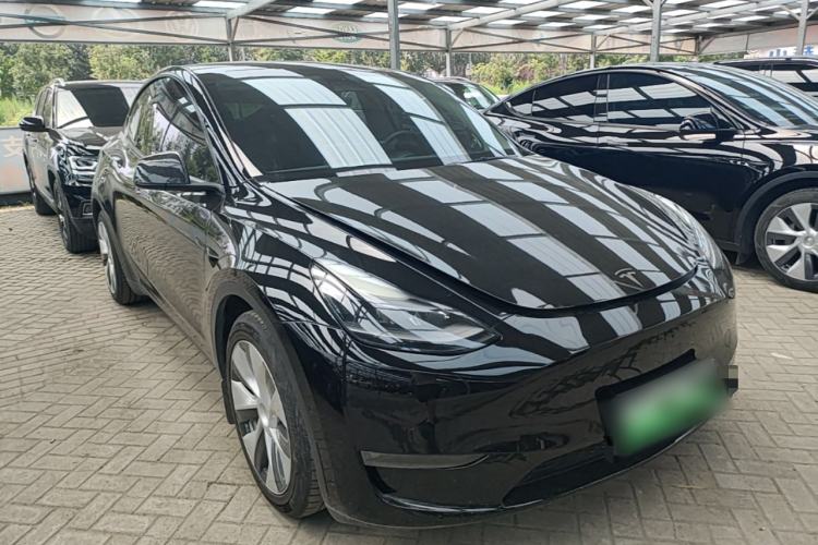 Used Tesla Model Y 2021 Standard Range Rear-Wheel Drive Version Front Right 45 Deg