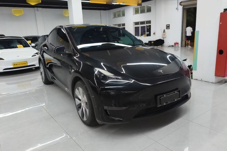 Used Tesla Model Y 2021 Standard Range Rear-Wheel Drive Version Front Right 45 Deg