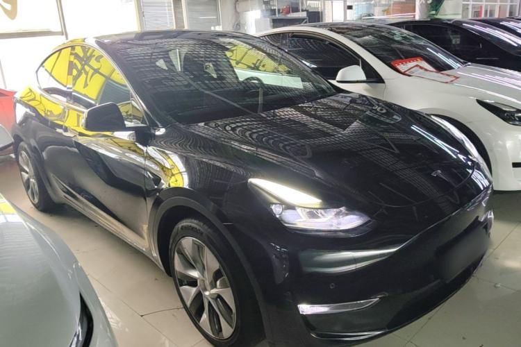 Used Tesla Model Y 2021 Standard Range Rear-Wheel Drive Version Front Right 45 Deg