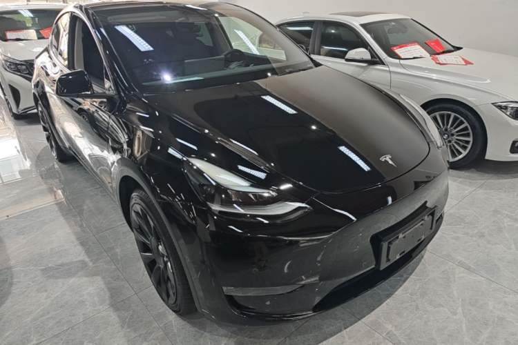 Used Tesla Model Y 2021 Standard Range Rear-Wheel Drive Version Front Right 45 Deg