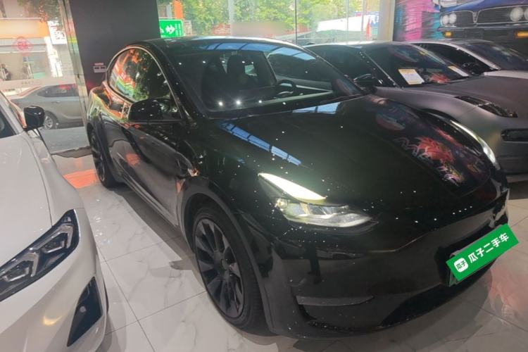 Used Tesla Model Y 2021 Standard Range Rear-Wheel Drive Version Front Right 45 Deg