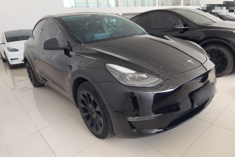 Used Tesla Model Y 2021 Standard Range Rear-Wheel Drive Version Front Right 45 Deg