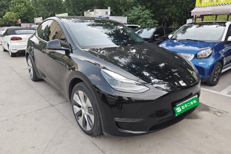 Used Tesla Model Y 2021 Standard Range Rear-Wheel Drive Version Front Right 45 Deg