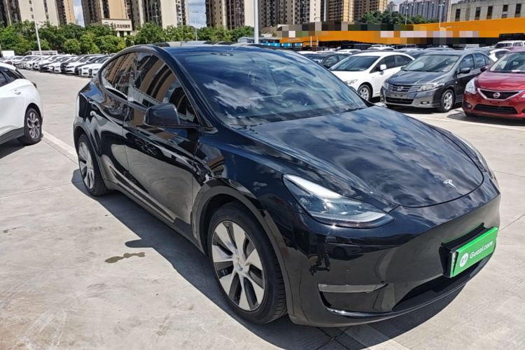 Used Tesla Model Y 2021 Long-Range All-Wheel-Drive Version Front Right 45 Deg