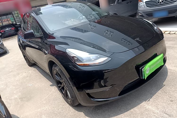 Used Tesla Model Y 2021 Long-Range All-Wheel-Drive Version 3D7 Front Right 45 Deg