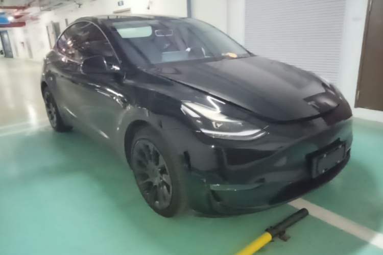 Used Tesla Model Y 2021 Standard Range Rear-Wheel Drive Version Front Right 45 Deg