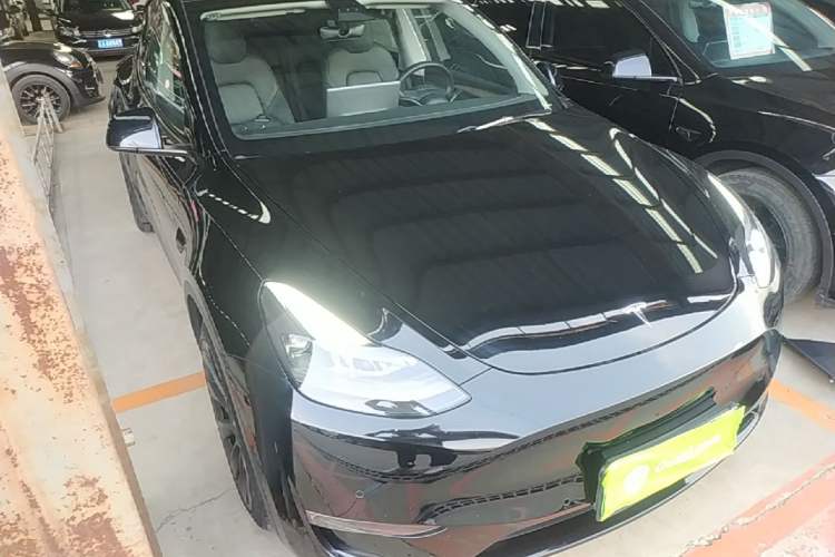Used Tesla Model Y 2021 Standard Range Rear-Wheel Drive Version Front Right 45 Deg