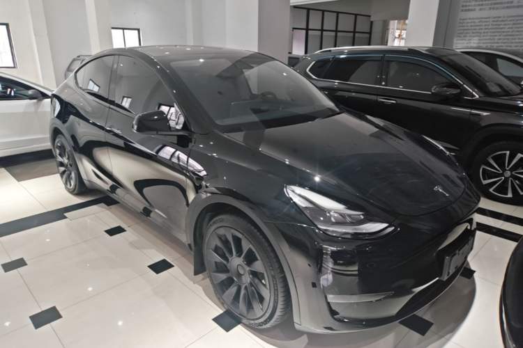 Used Tesla Model Y 2021 Standard Range Rear-Wheel Drive Version Front Right 45 Deg