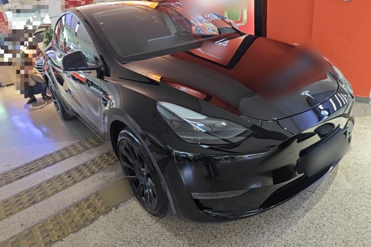 Used Tesla Model Y 2021 Standard Range Rear-Wheel Drive Version Front Right 45 Deg