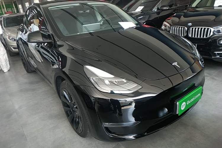 Used Tesla Model Y 2021 Standard Range Rear-Wheel Drive Version Front Right 45 Deg