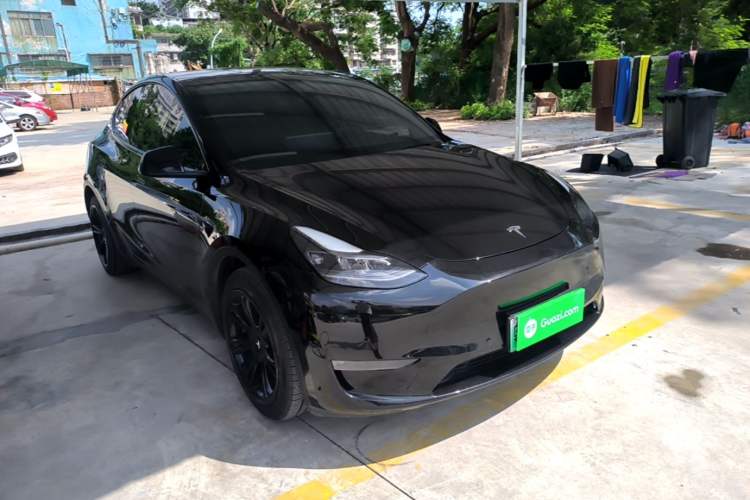 Used Tesla Model Y 2021 Long-Range All-Wheel-Drive Version Front Right 45 Deg