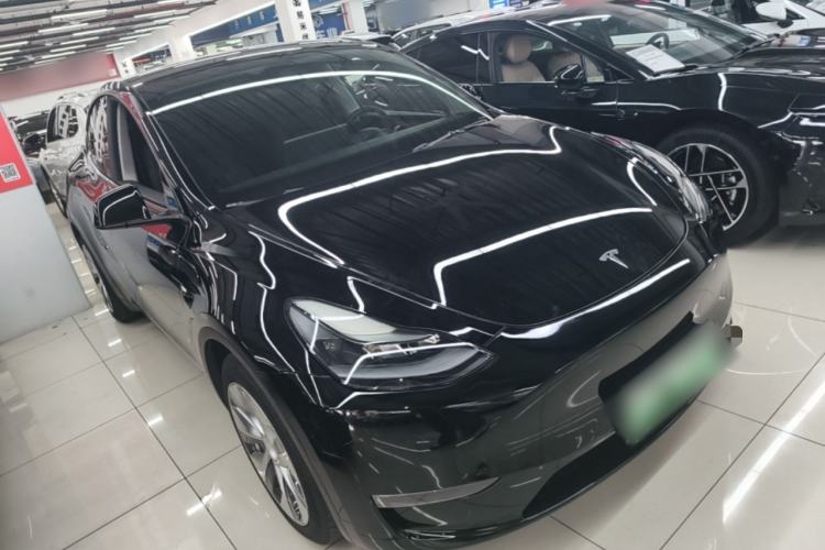 Used Tesla Model Y 2021 Long-Range All-Wheel-Drive Version Front Right 45 Deg