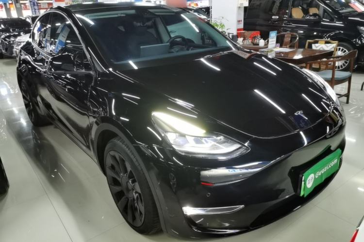 Used Tesla Model Y 2021 Standard Range Rear-Wheel Drive Version Front Right 45 Deg