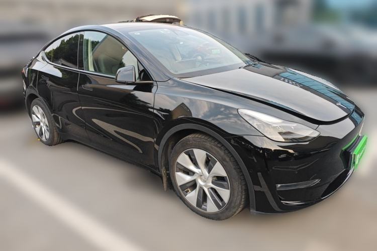 Used Tesla Model Y 2021 Long-Range All-Wheel-Drive Version Front Right 45 Deg