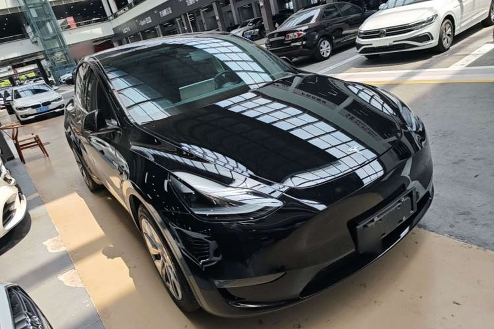 Used Tesla Model Y 2021 Standard Range Rear-Wheel Drive Version Front Right 45 Deg