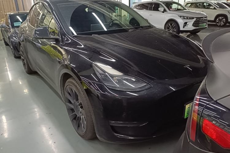 Used Tesla Model Y 2021 Standard Range Rear-Wheel Drive Version Front Right 45 Deg