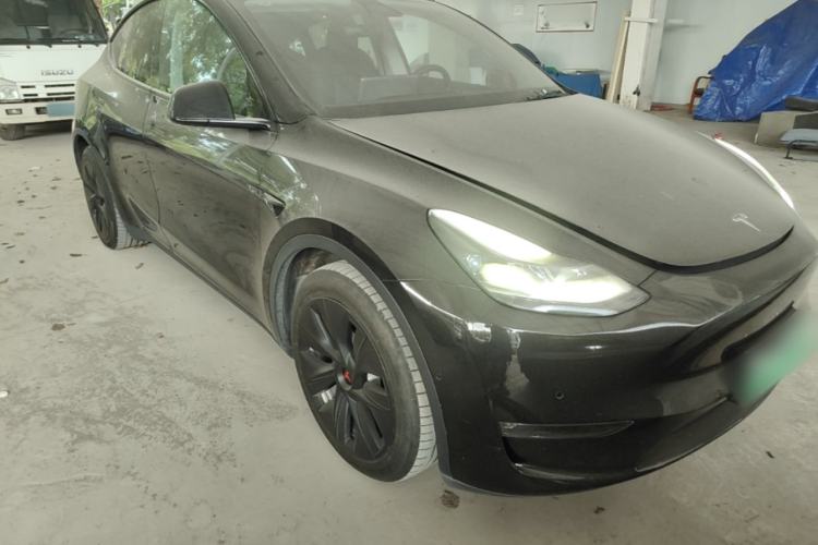 Used Tesla Model Y 2021 Long-Range All-Wheel-Drive Version Front Right 45 Deg