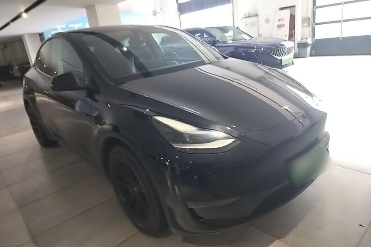 Used Tesla Model Y 2021 Long-Range All-Wheel-Drive Version Front Right 45 Deg