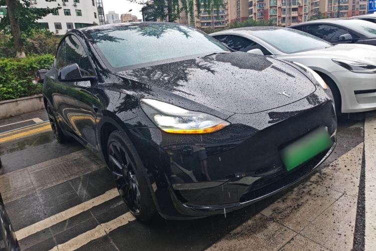 Used Tesla Model Y 2021 Standard Range Rear-Wheel Drive Version Front Right 45 Deg