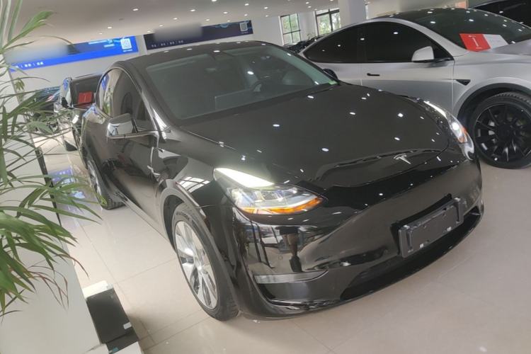 Used Tesla Model Y 2021 Long-Range All-Wheel-Drive Version Front Right 45 Deg