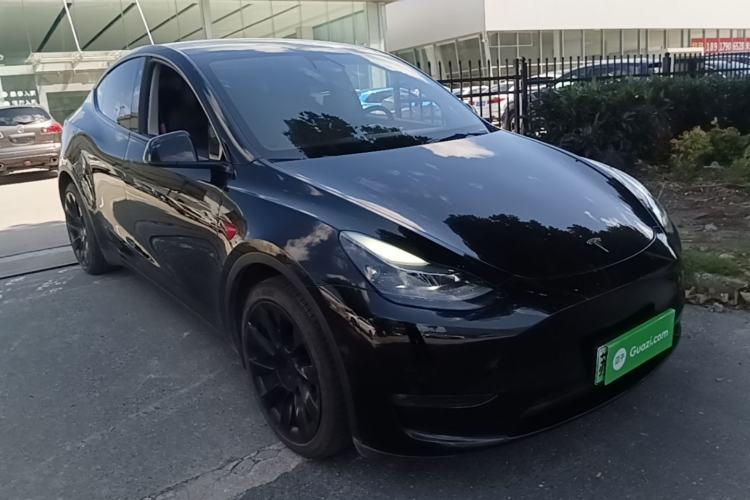 Used Tesla Model Y 2021 Standard Range Rear-Wheel Drive Version Front Right 45 Deg