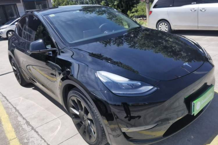 Used Tesla Model Y 2021 Standard Range Rear-Wheel Drive Version Front Right 45 Deg