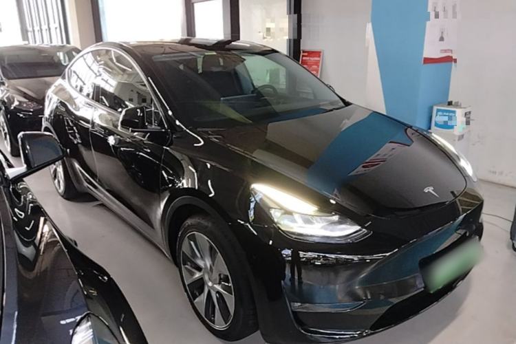 Used Tesla Model Y 2021 Long-Range All-Wheel-Drive Version Front Right 45 Deg