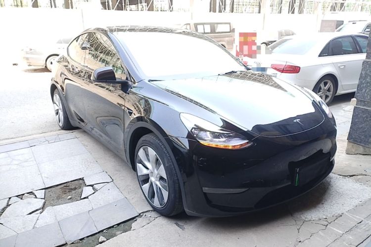 Used Tesla Model Y 2021 Standard Range Rear-Wheel Drive Version Front Right 45 Deg