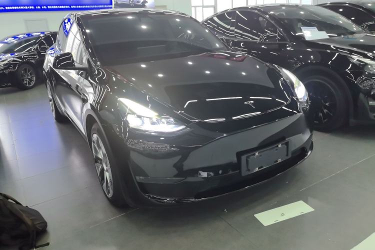 Used Tesla Model Y 2021 Long-Range All-Wheel-Drive Version Front Right 45 Deg