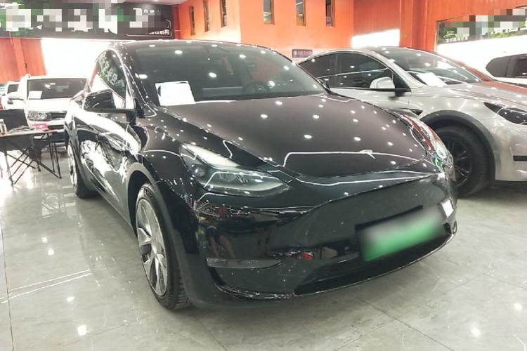 Used Tesla Model Y 2021 Long-Range All-Wheel-Drive Version Front Right 45 Deg