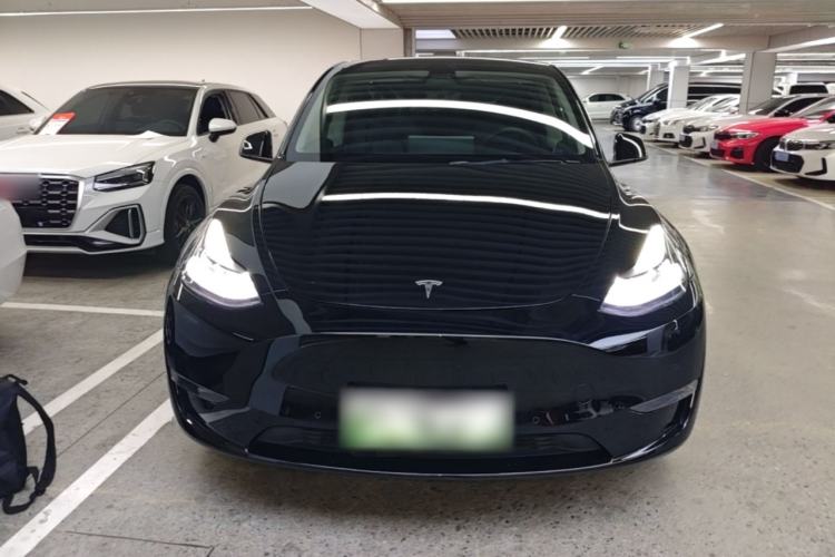 Used Tesla Model Y 2021 Standard Range Rear-Wheel Drive Version Front