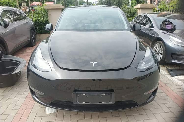 Used Tesla Model Y 2021 Long-Range All-Wheel-Drive Version Front