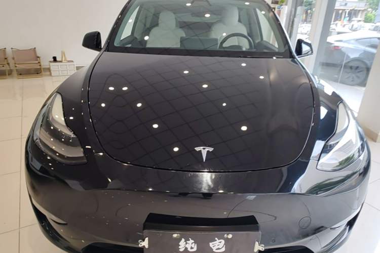 Used Tesla Model Y 2021 Long-Range All-Wheel-Drive Version Front