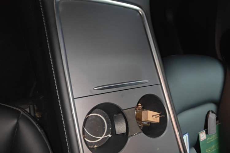 Used Tesla Model Y 2021 Long-Range All-Wheel-Drive Version Gear Lever
