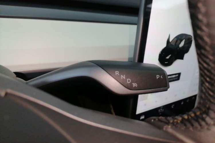 Used Tesla Model Y 2021 Long-Range All-Wheel-Drive Version 3D7 Gear Lever