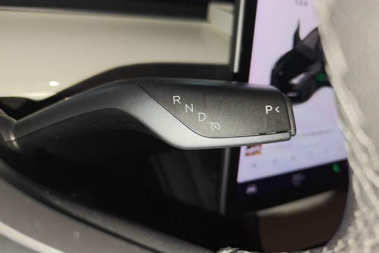 Used Tesla Model Y 2021 Long-Range All-Wheel-Drive Version 3D7 Gear Lever
