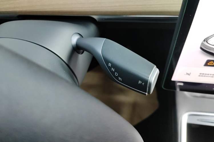 Used Tesla Model Y 2021 Long-Range All-Wheel-Drive Version 3D7 Gear Lever