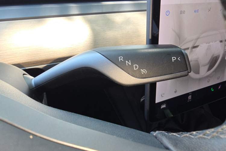 Used Tesla Model Y 2021 Long-Range All-Wheel-Drive Version Gear Lever