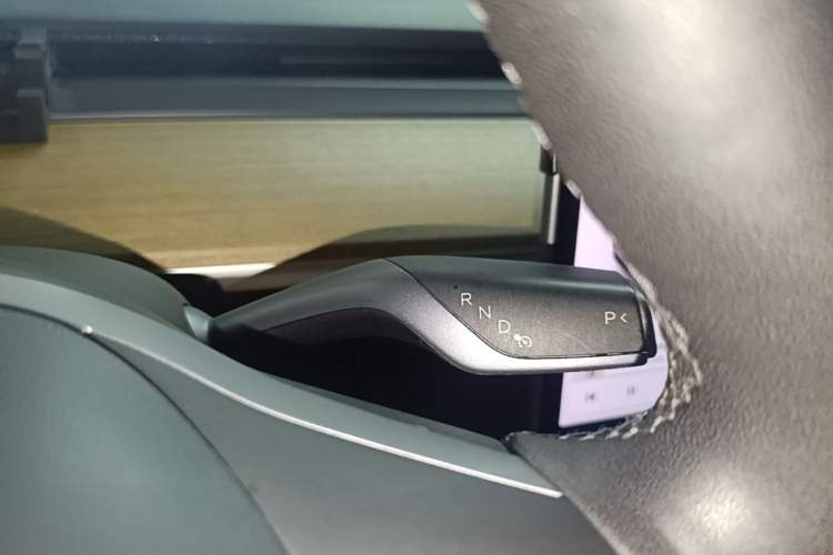 Used Tesla Model Y 2021 Long-Range All-Wheel-Drive Version 3D7 Gear Lever