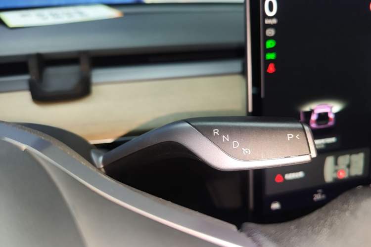 Used Tesla Model Y 2021 Long-Range All-Wheel-Drive Version 3D7 Gear Lever