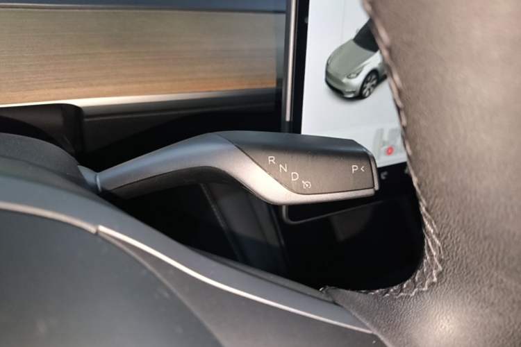 Used Tesla Model Y 2021 Long-Range All-Wheel-Drive Version 3D7 Gear Lever