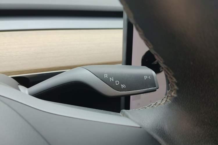 Used Tesla Model Y 2021 Long-Range All-Wheel-Drive Version 3D7 Gear Lever