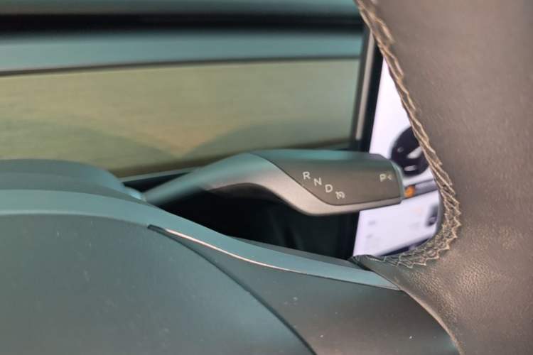 Used Tesla Model Y 2021 Long-Range All-Wheel-Drive Version 3D7 Gear Lever