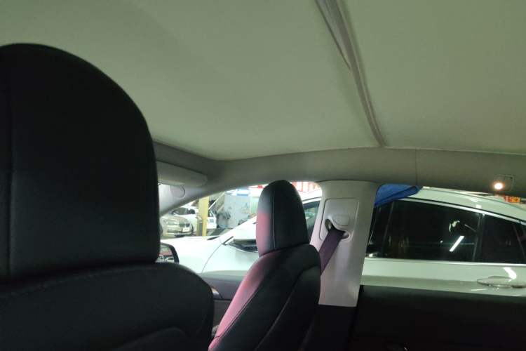 Used Tesla Model Y 2021 Standard Range Rear-Wheel Drive Version Headliner