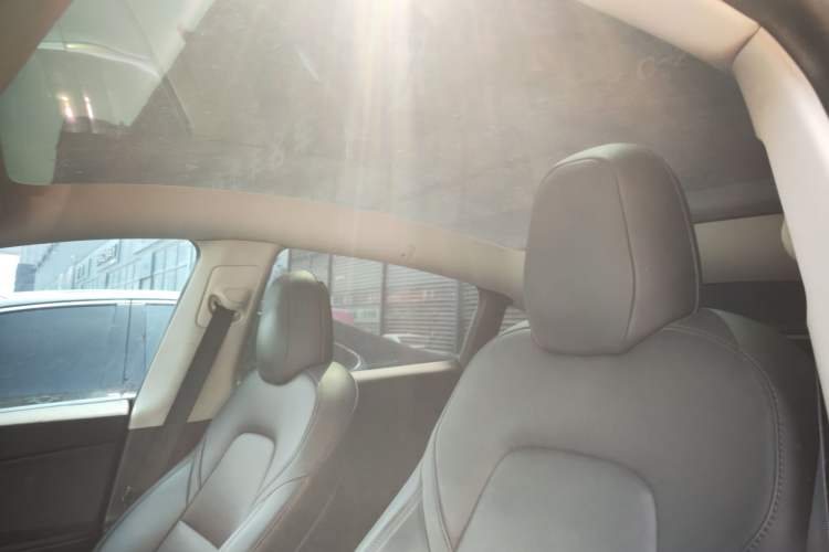 Used Tesla Model Y 2021 Standard Range Rear-Wheel Drive Version Headliner