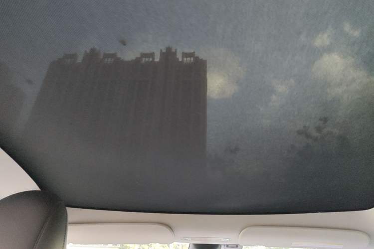 Used Tesla Model Y 2021 Standard Range Rear-Wheel Drive Version Headliner