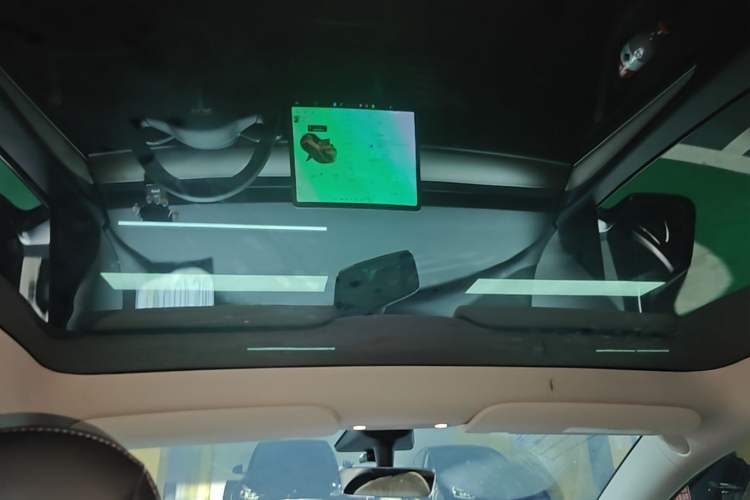 Used Tesla Model Y 2021 Standard Range Rear-Wheel Drive Version Headliner
